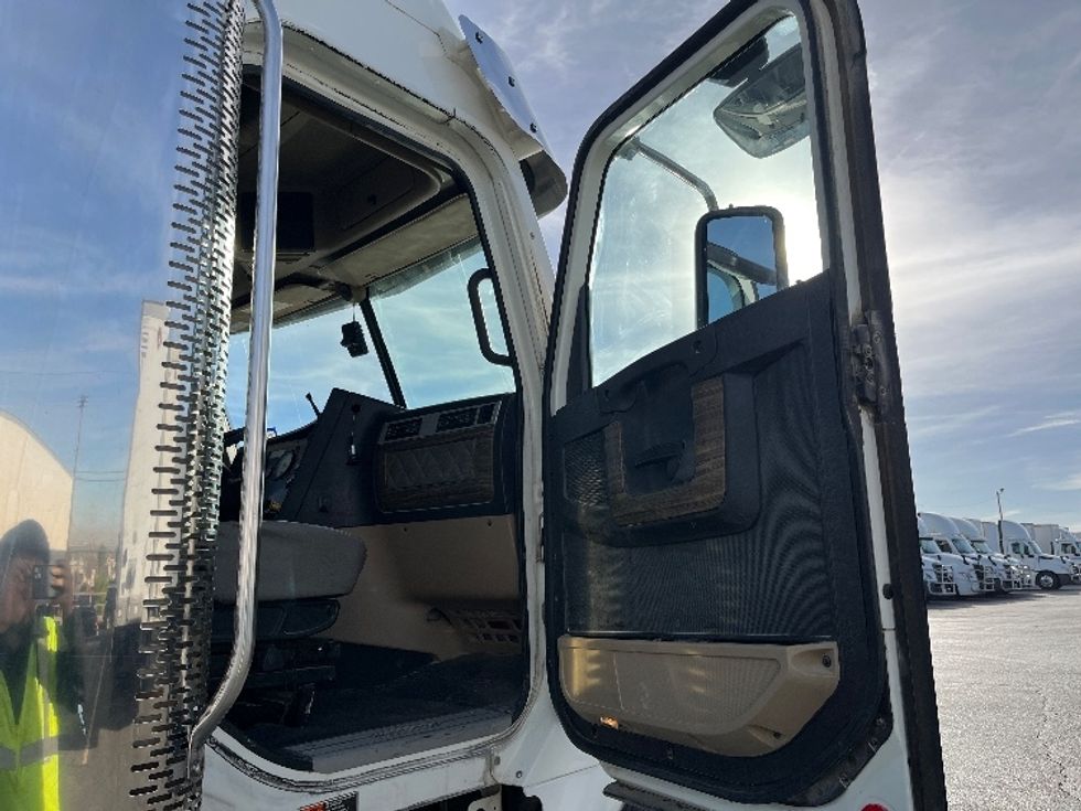 Sleeper Tractor-Heavy Duty Tractors-Freightliner-2019-D12264SD-El Paso-TX-505,444\n\t\tmiles-$ 65,750 - Image 13