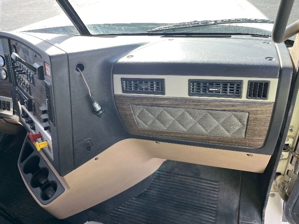 Sleeper Tractor-Heavy Duty Tractors-Freightliner-2019-D12264SD-El Paso-TX-505,444\n\t\tmiles-$ 65,750 - Image 14