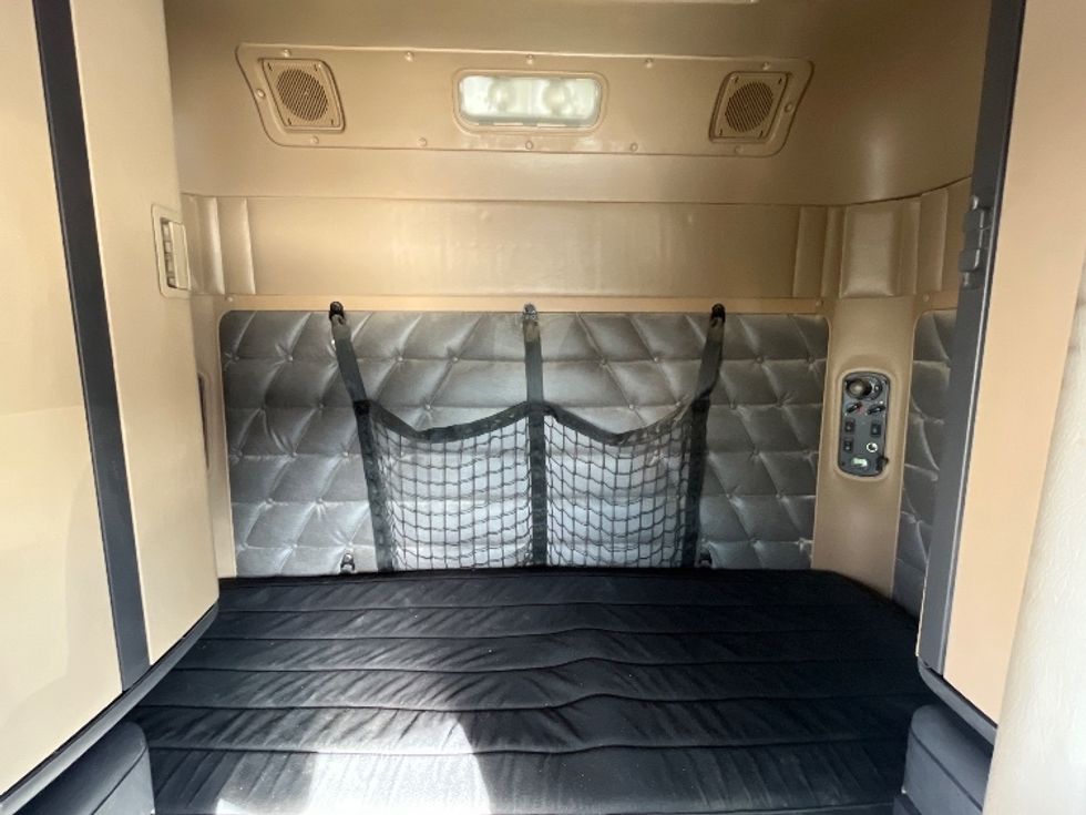 Sleeper Tractor-Heavy Duty Tractors-Freightliner-2019-D12264SD-El Paso-TX-505,444\n\t\tmiles-$ 65,750 - Image 16