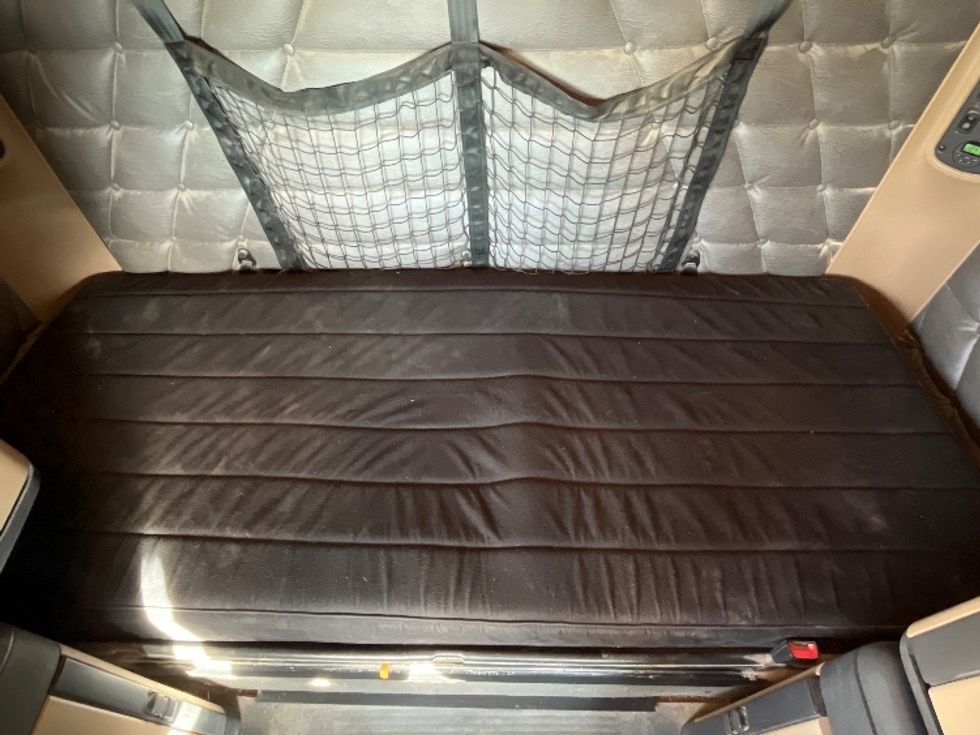 Sleeper Tractor-Heavy Duty Tractors-Freightliner-2019-D12264SD-El Paso-TX-505,444\n\t\tmiles-$ 65,750 - Image 17