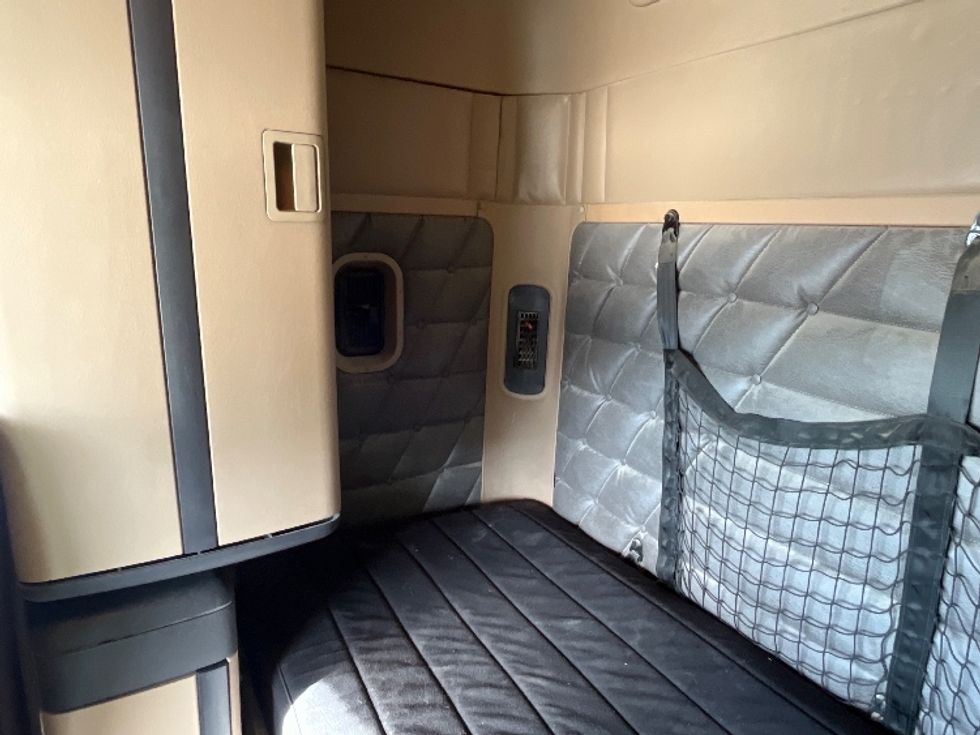 Sleeper Tractor-Heavy Duty Tractors-Freightliner-2019-D12264SD-El Paso-TX-505,444\n\t\tmiles-$ 65,750 - Image 19