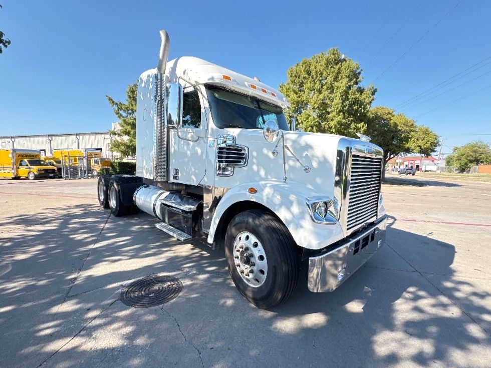 Sleeper Tractor-Heavy Duty Tractors-Freightliner-2019-D12264SD-Garland-TX-404,047\n\t\tmiles-$ 84,750 - Image 1