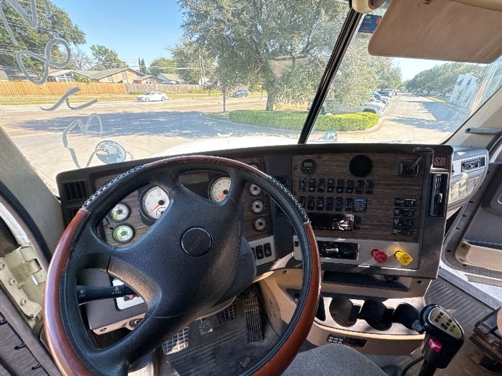 Sleeper Tractor-Heavy Duty Tractors-Freightliner-2019-D12264SD-Garland-TX-404,047\n\t\tmiles-$ 84,750 - Image 10