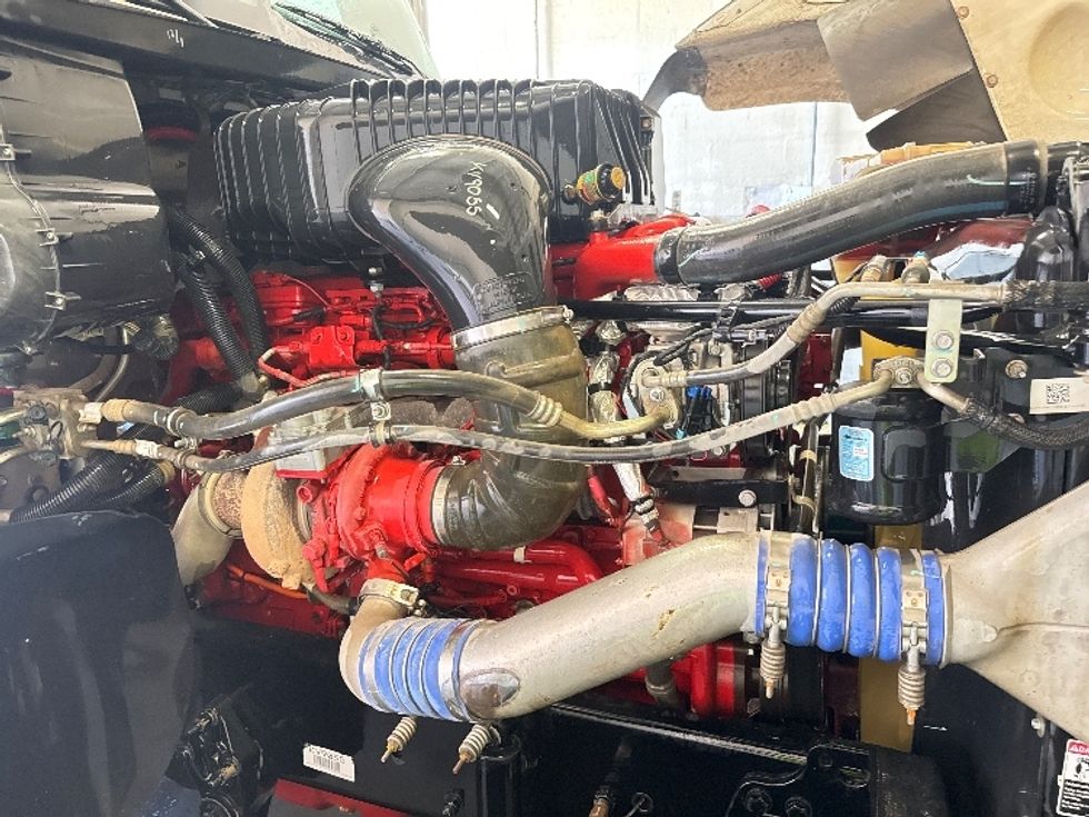 Sleeper Tractor-Heavy Duty Tractors-Freightliner-2019-D12264SD-Garland-TX-404,047\n\t\tmiles-$ 84,750 - Image 19