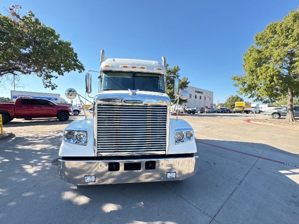 Sleeper Tractor-Heavy Duty Tractors-Freightliner-2019-D12264SD-Garland-TX-404,047\n\t\tmiles-$ 84,750 - Image 2