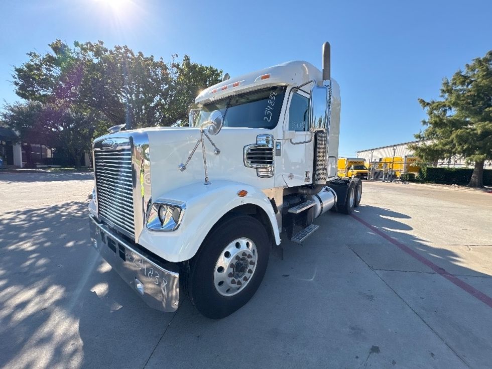 Sleeper Tractor-Heavy Duty Tractors-Freightliner-2019-D12264SD-Garland-TX-404,047\n\t\tmiles-$ 84,750 - Image 3