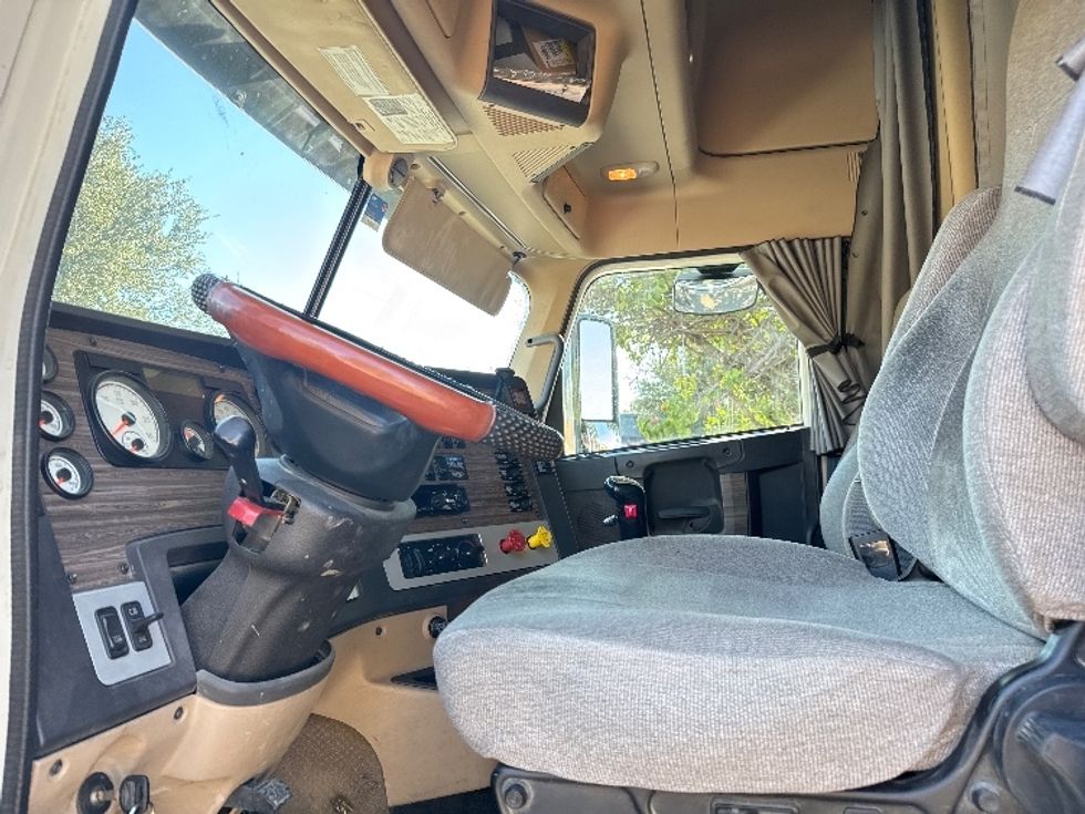 Sleeper Tractor-Heavy Duty Tractors-Freightliner-2019-D12264SD-Garland-TX-404,047\n\t\tmiles-$ 84,750 - Image 8