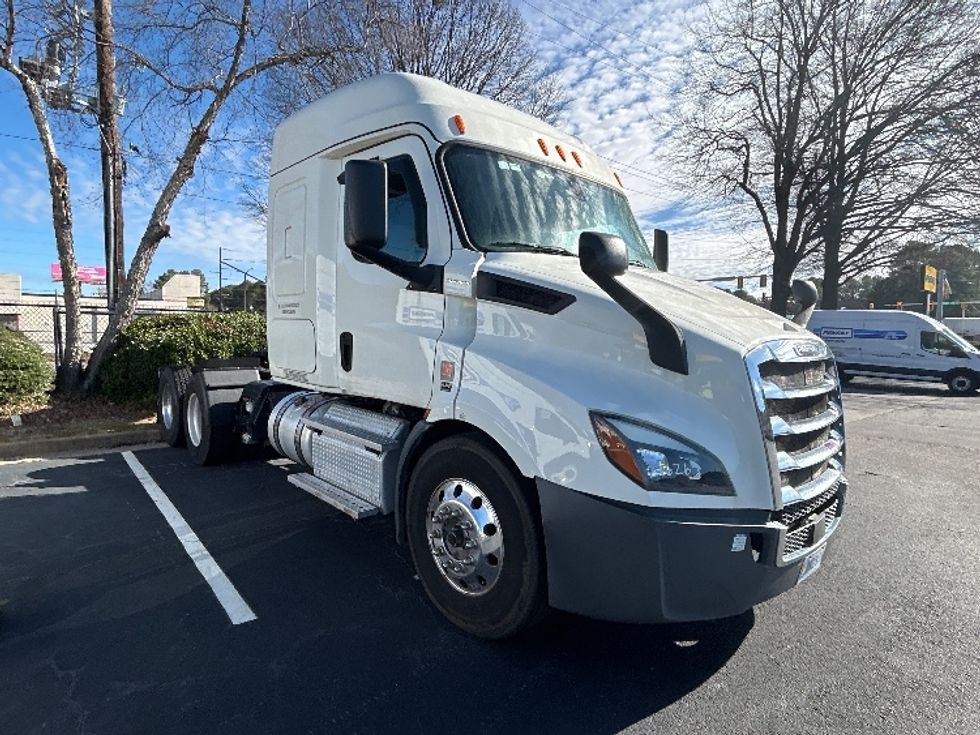 Sleeper Tractor-Heavy Duty Tractors-Freightliner-2019-T11662ST-Atlanta-GA-296,240\n\t\tmiles-$ 54,750 - Image 1
