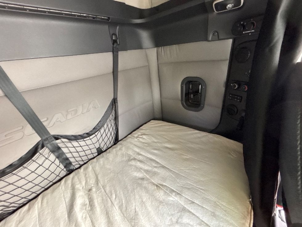 Sleeper Tractor-Heavy Duty Tractors-Freightliner-2019-T11662ST-Atlanta-GA-296,240\n\t\tmiles-$ 54,750 - Image 18