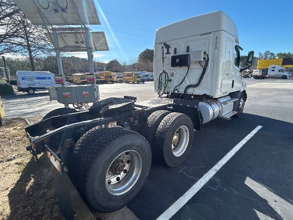 Sleeper Tractor-Heavy Duty Tractors-Freightliner-2019-T11662ST-Atlanta-GA-296,240\n\t\tmiles-$ 54,750 - Image 7