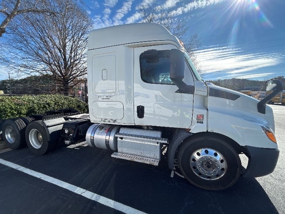 Sleeper Tractor-Heavy Duty Tractors-Freightliner-2019-T11662ST-Atlanta-GA-296,240\n\t\tmiles-$ 54,750 - Image 8