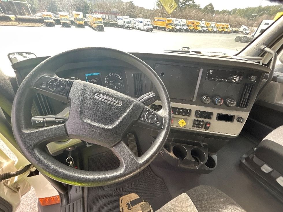 Sleeper Tractor-Heavy Duty Tractors-Freightliner-2019-T11662ST-Atlanta-GA-332,267\n\t\tmiles-$ 53,000 - Image 11