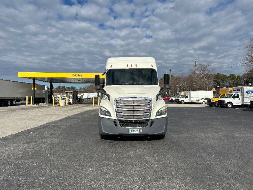 Sleeper Tractor-Heavy Duty Tractors-Freightliner-2019-T11662ST-Atlanta-GA-332,267\n\t\tmiles-$ 53,000 - Image 2