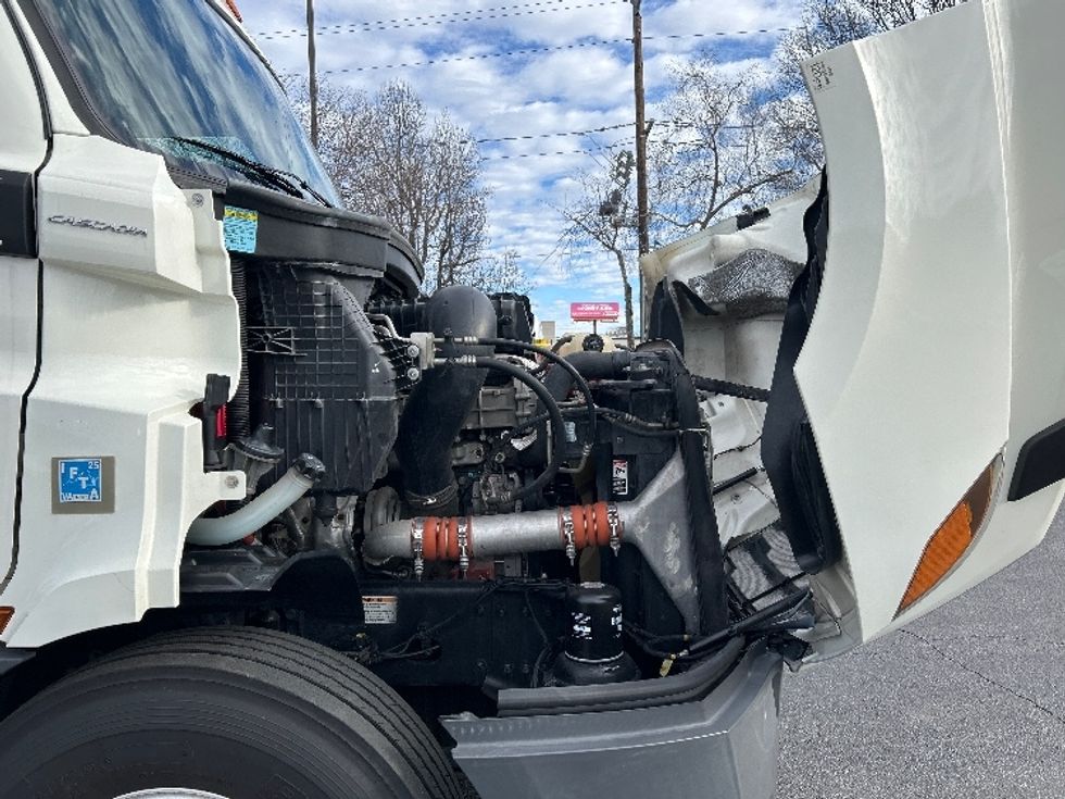 Sleeper Tractor-Heavy Duty Tractors-Freightliner-2019-T11662ST-Atlanta-GA-332,267\n\t\tmiles-$ 53,000 - Image 20