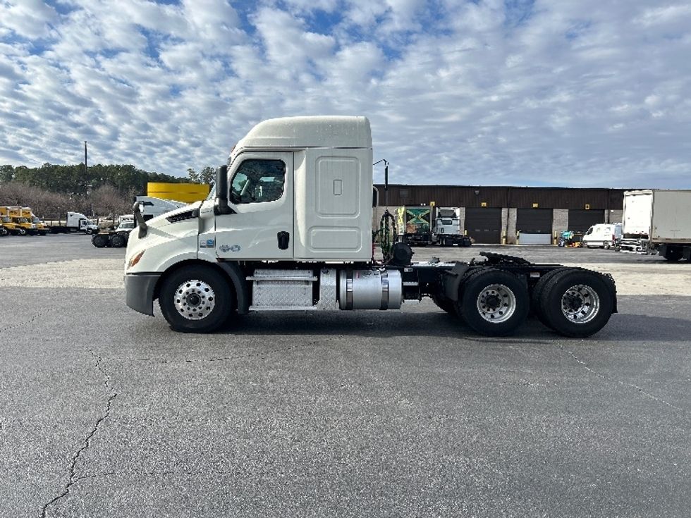 Sleeper Tractor-Heavy Duty Tractors-Freightliner-2019-T11662ST-Atlanta-GA-332,267\n\t\tmiles-$ 53,000 - Image 4