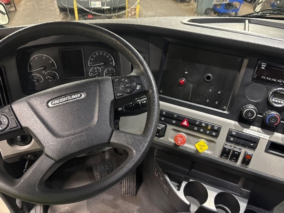 Sleeper Tractor-Heavy Duty Tractors-Freightliner-2019-T11662ST-Moberly-MO-328,200\n\t\tmiles-$ 56,750 - Image 11