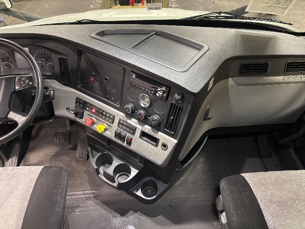 Sleeper Tractor-Heavy Duty Tractors-Freightliner-2019-T11662ST-Moberly-MO-328,200\n\t\tmiles-$ 56,750 - Image 12