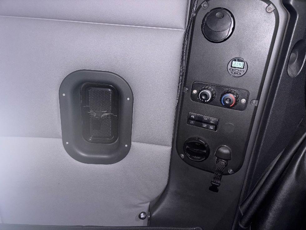 Sleeper Tractor-Heavy Duty Tractors-Freightliner-2019-T11662ST-Moberly-MO-328,200\n\t\tmiles-$ 56,750 - Image 18