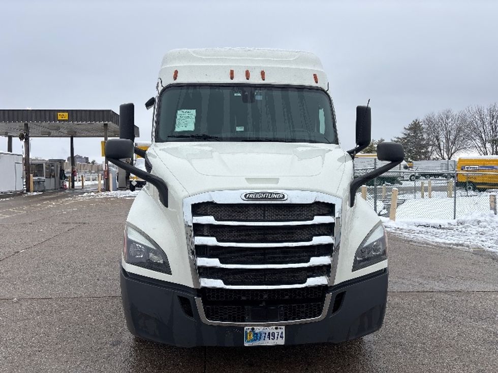 Sleeper Tractor-Heavy Duty Tractors-Freightliner-2019-T11662ST-Moberly-MO-328,200\n\t\tmiles-$ 56,750 - Image 2