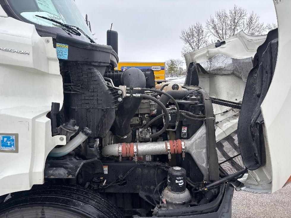 Sleeper Tractor-Heavy Duty Tractors-Freightliner-2019-T11662ST-Moberly-MO-328,200\n\t\tmiles-$ 56,750 - Image 20