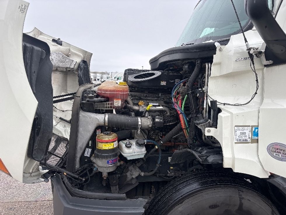 Sleeper Tractor-Heavy Duty Tractors-Freightliner-2019-T11662ST-Moberly-MO-328,200\n\t\tmiles-$ 56,750 - Image 21