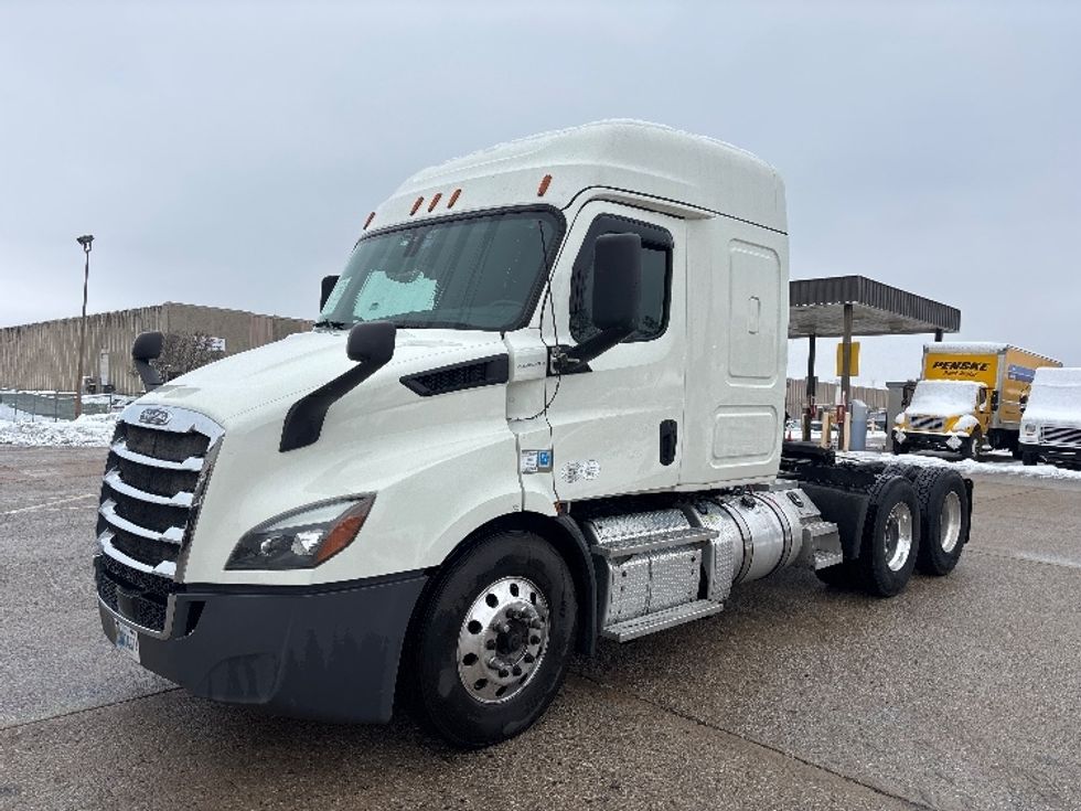 Sleeper Tractor-Heavy Duty Tractors-Freightliner-2019-T11662ST-Moberly-MO-328,200\n\t\tmiles-$ 56,750 - Image 3