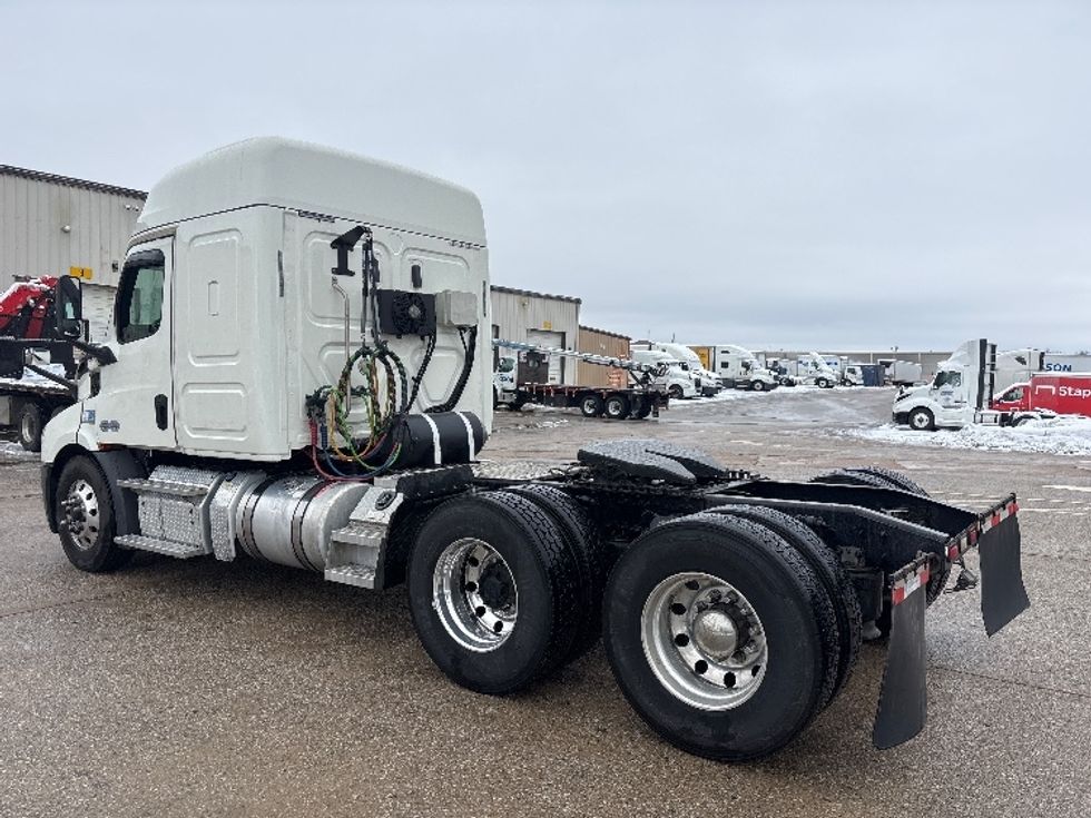 Sleeper Tractor-Heavy Duty Tractors-Freightliner-2019-T11662ST-Moberly-MO-328,200\n\t\tmiles-$ 56,750 - Image 5