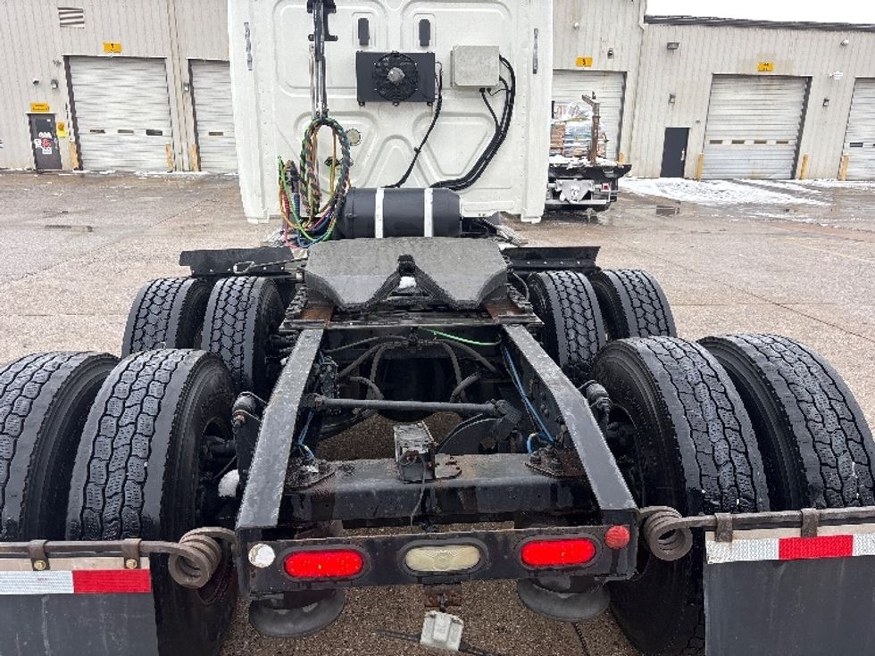 Sleeper Tractor-Heavy Duty Tractors-Freightliner-2019-T11662ST-Moberly-MO-328,200\n\t\tmiles-$ 56,750 - Image 6