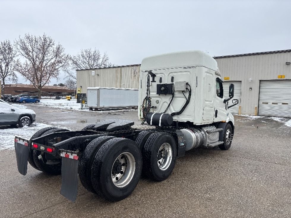 Sleeper Tractor-Heavy Duty Tractors-Freightliner-2019-T11662ST-Moberly-MO-328,200\n\t\tmiles-$ 56,750 - Image 7