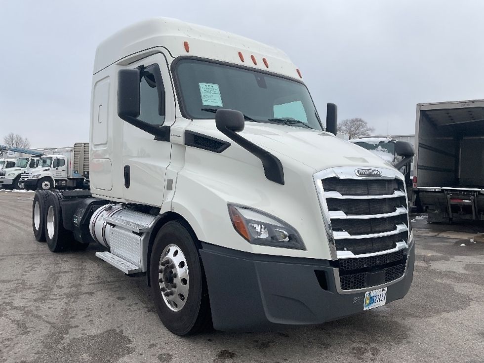 Sleeper Tractor-Heavy Duty Tractors-Freightliner-2019-T11662ST-Moberly-MO-376,365\n\t\tmiles-$ 54,250 - Image 1