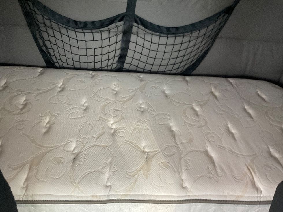 Sleeper Tractor-Heavy Duty Tractors-Freightliner-2019-T11662ST-Moberly-MO-376,365\n\t\tmiles-$ 54,250 - Image 17