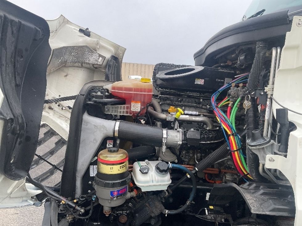 Sleeper Tractor-Heavy Duty Tractors-Freightliner-2019-T11662ST-Moberly-MO-376,365\n\t\tmiles-$ 54,250 - Image 21