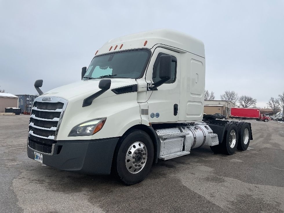 Sleeper Tractor-Heavy Duty Tractors-Freightliner-2019-T11662ST-Moberly-MO-376,365\n\t\tmiles-$ 54,250 - Image 3