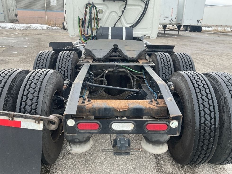 Sleeper Tractor-Heavy Duty Tractors-Freightliner-2019-T11662ST-Moberly-MO-376,365\n\t\tmiles-$ 54,250 - Image 6