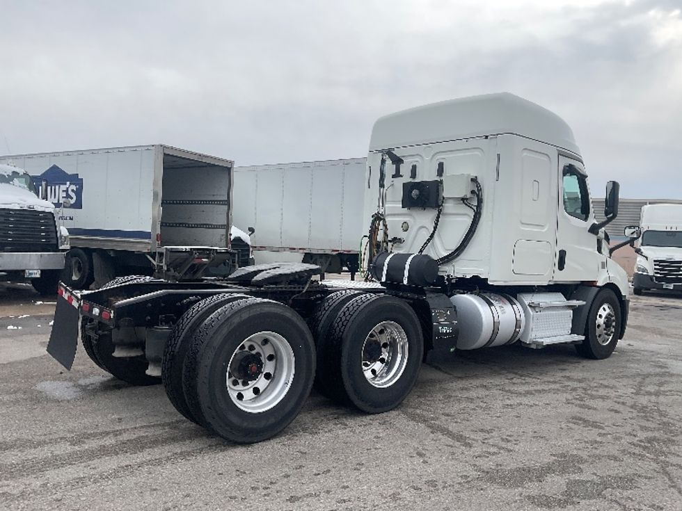 Sleeper Tractor-Heavy Duty Tractors-Freightliner-2019-T11662ST-Moberly-MO-376,365\n\t\tmiles-$ 54,250 - Image 7