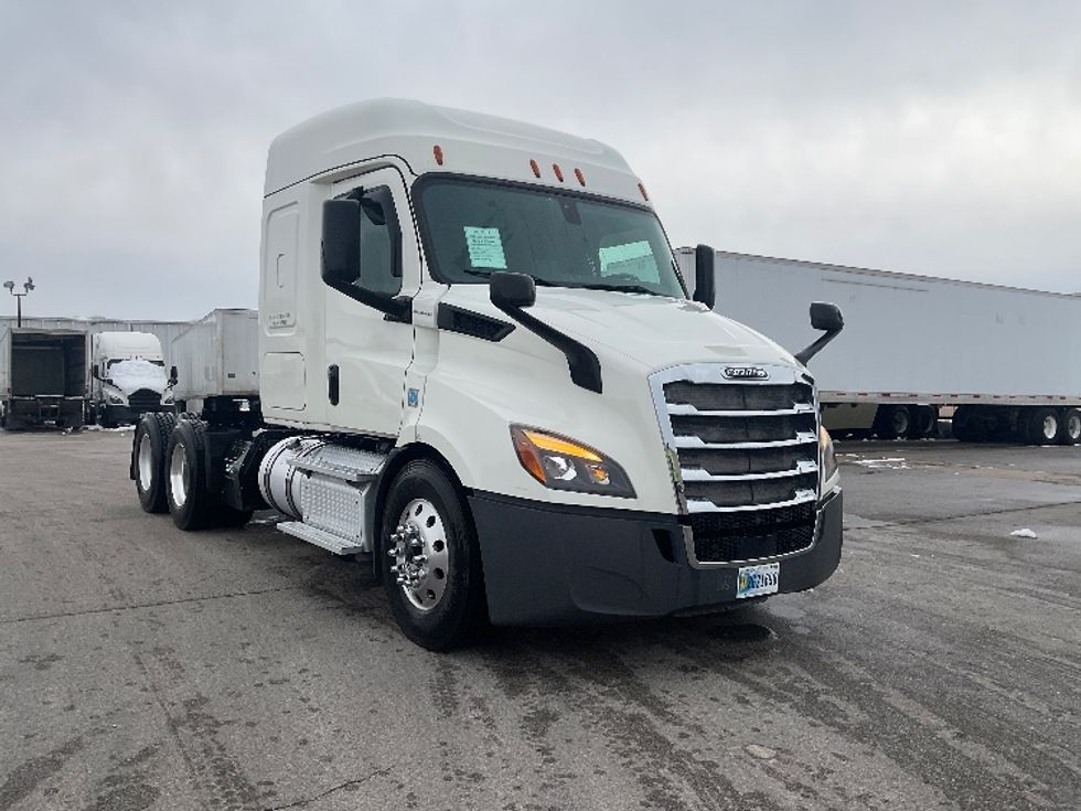 Sleeper Tractor-Heavy Duty Tractors-Freightliner-2019-T11662ST-Moberly-MO-407,457\n\t\tmiles-$ 51,000 - Image 1