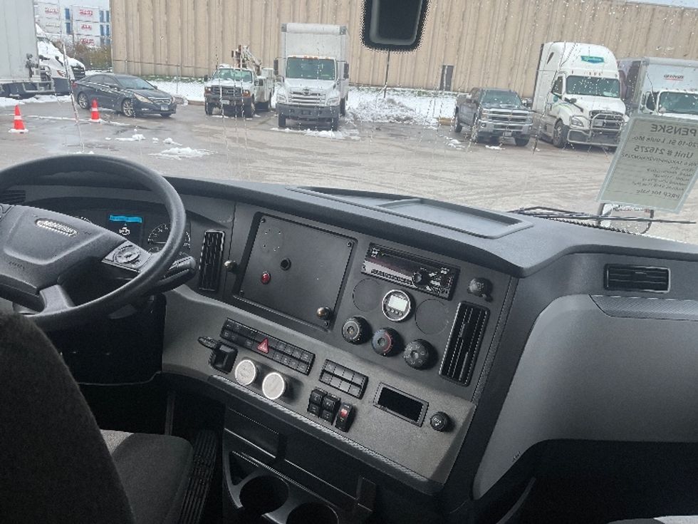 Sleeper Tractor-Heavy Duty Tractors-Freightliner-2019-T11662ST-Moberly-MO-407,457\n\t\tmiles-$ 51,000 - Image 12