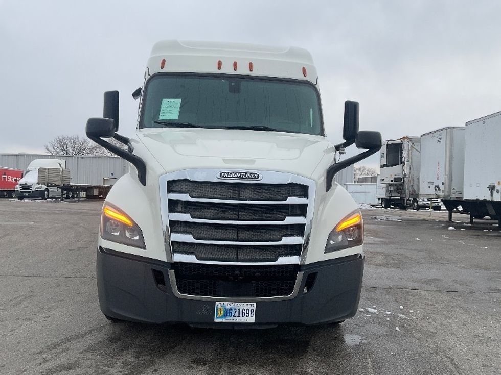 Sleeper Tractor-Heavy Duty Tractors-Freightliner-2019-T11662ST-Moberly-MO-407,457\n\t\tmiles-$ 51,000 - Image 2