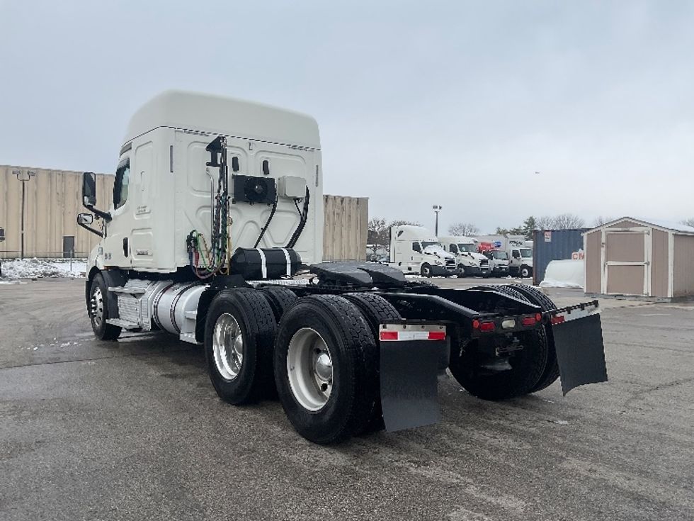 Sleeper Tractor-Heavy Duty Tractors-Freightliner-2019-T11662ST-Moberly-MO-407,457\n\t\tmiles-$ 51,000 - Image 5