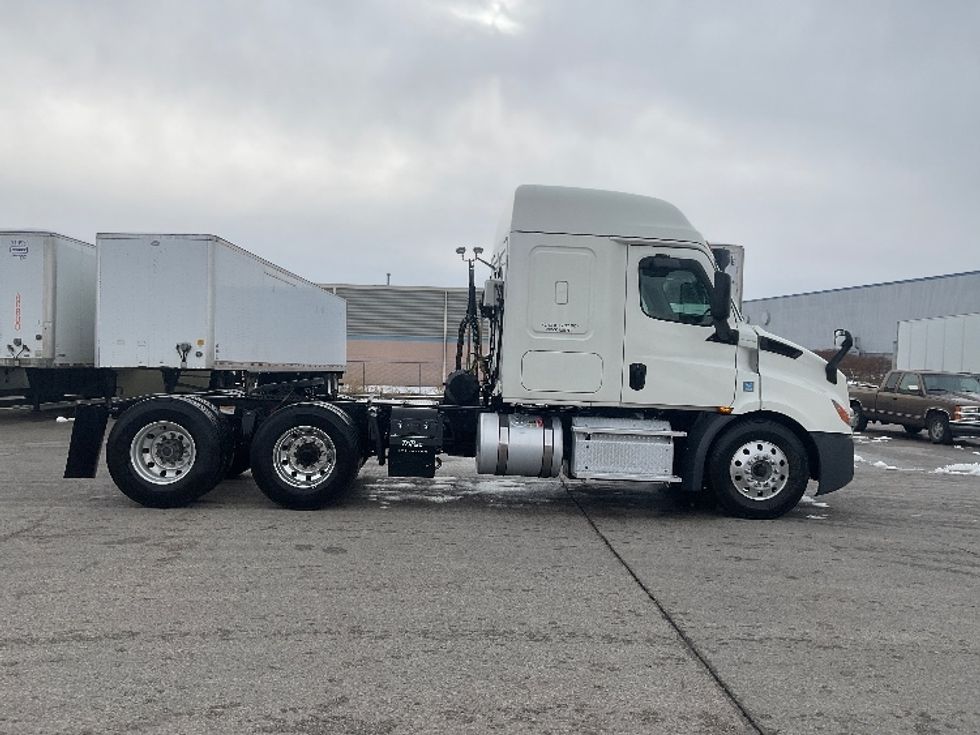 Sleeper Tractor-Heavy Duty Tractors-Freightliner-2019-T11662ST-Moberly-MO-407,457\n\t\tmiles-$ 51,000 - Image 8