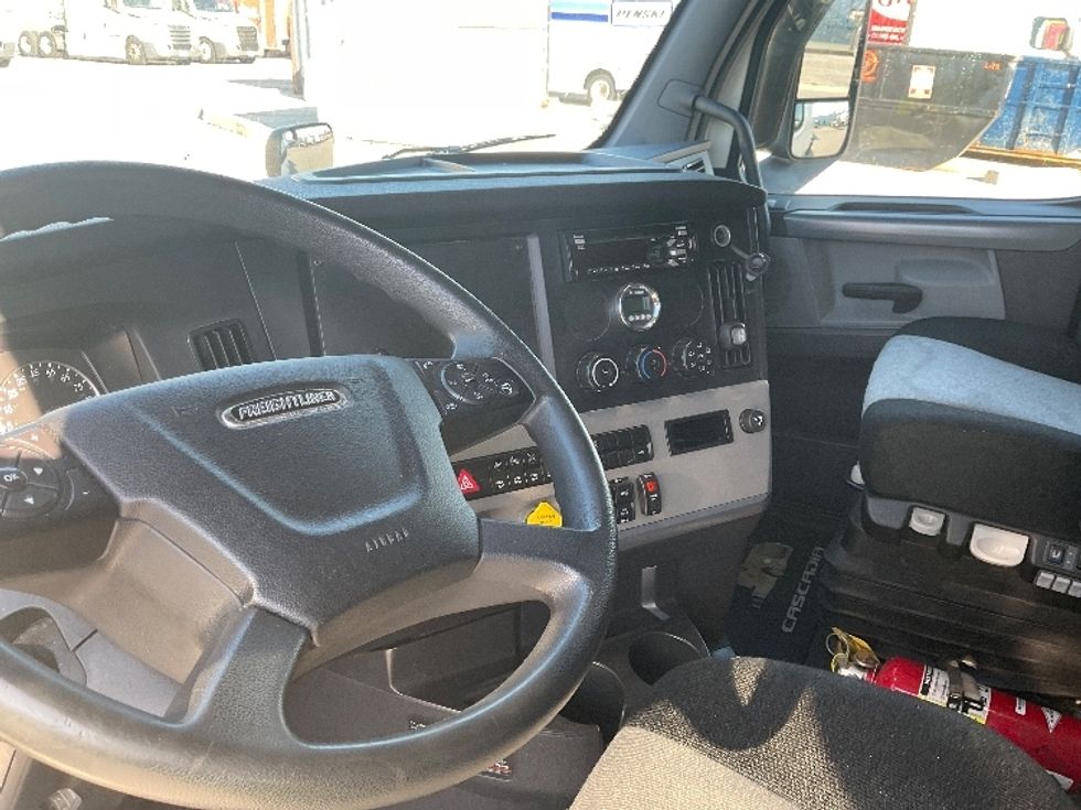 Sleeper Tractor-Heavy Duty Tractors-Freightliner-2019-T11662ST-Moberly-MO-428,811\n\t\tmiles-$ 53,000 - Image 10