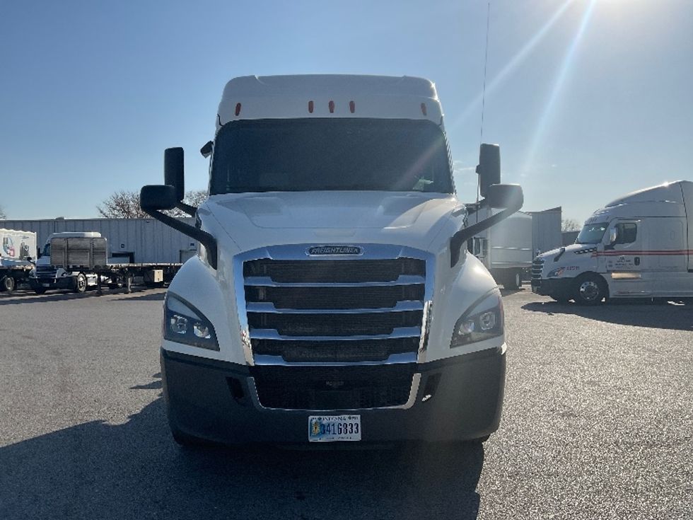 Sleeper Tractor-Heavy Duty Tractors-Freightliner-2019-T11662ST-Moberly-MO-428,811\n\t\tmiles-$ 53,000 - Image 2