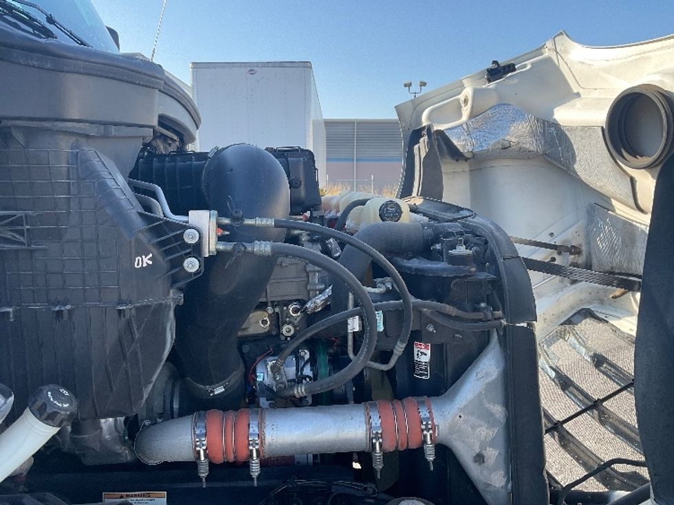 Sleeper Tractor-Heavy Duty Tractors-Freightliner-2019-T11662ST-Moberly-MO-428,811\n\t\tmiles-$ 53,000 - Image 20