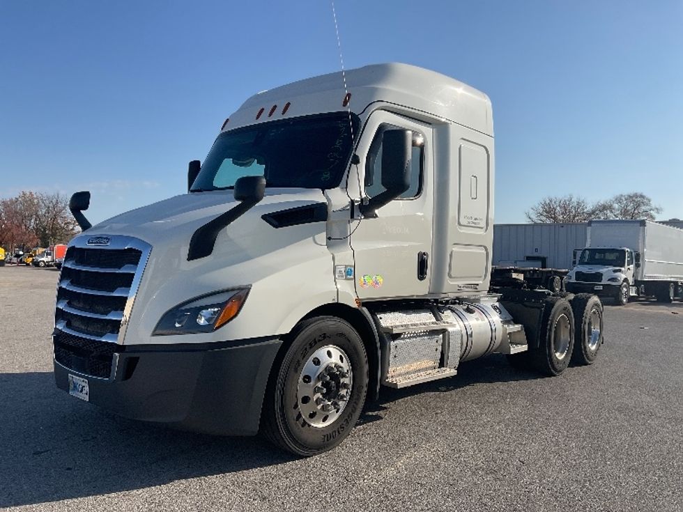 Sleeper Tractor-Heavy Duty Tractors-Freightliner-2019-T11662ST-Moberly-MO-428,811\n\t\tmiles-$ 53,000 - Image 3