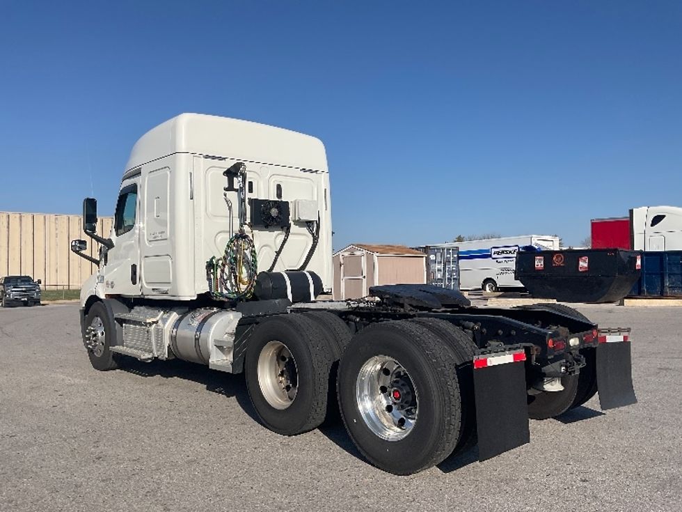Sleeper Tractor-Heavy Duty Tractors-Freightliner-2019-T11662ST-Moberly-MO-428,811\n\t\tmiles-$ 53,000 - Image 5