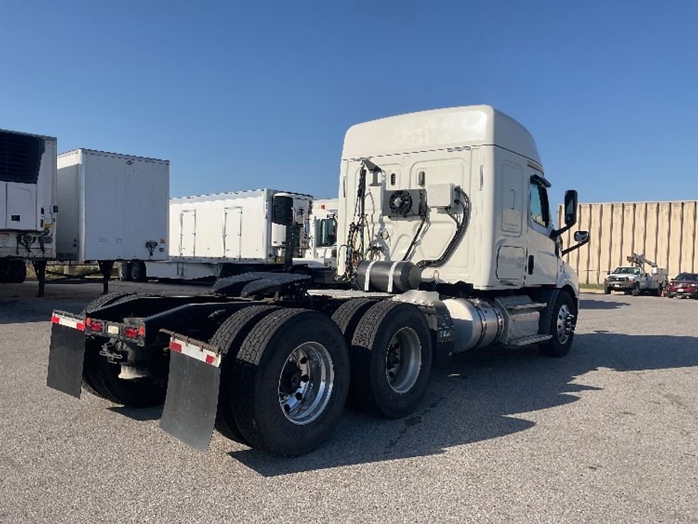 Sleeper Tractor-Heavy Duty Tractors-Freightliner-2019-T11662ST-Moberly-MO-428,811\n\t\tmiles-$ 53,000 - Image 7