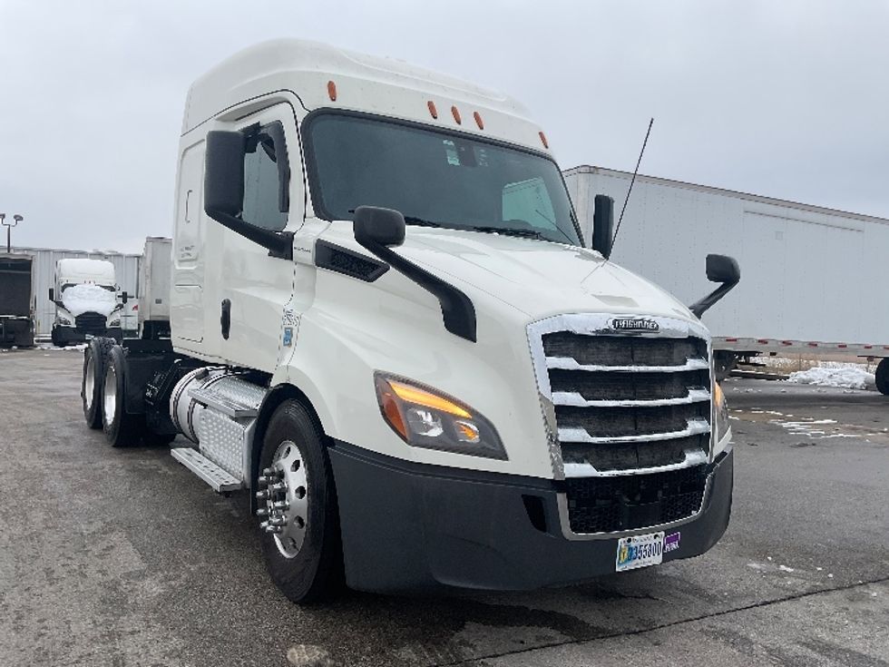 Sleeper Tractor-Heavy Duty Tractors-Freightliner-2019-T11662ST-Moberly-MO-436,510\n\t\tmiles-$ 49,500 - Image 1
