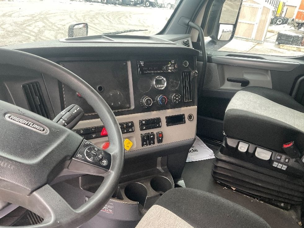 Sleeper Tractor-Heavy Duty Tractors-Freightliner-2019-T11662ST-Moberly-MO-436,510\n\t\tmiles-$ 49,500 - Image 10