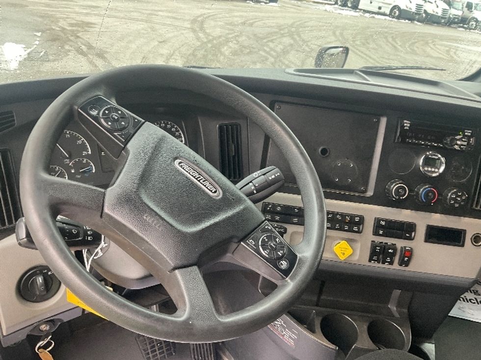 Sleeper Tractor-Heavy Duty Tractors-Freightliner-2019-T11662ST-Moberly-MO-436,510\n\t\tmiles-$ 49,500 - Image 11