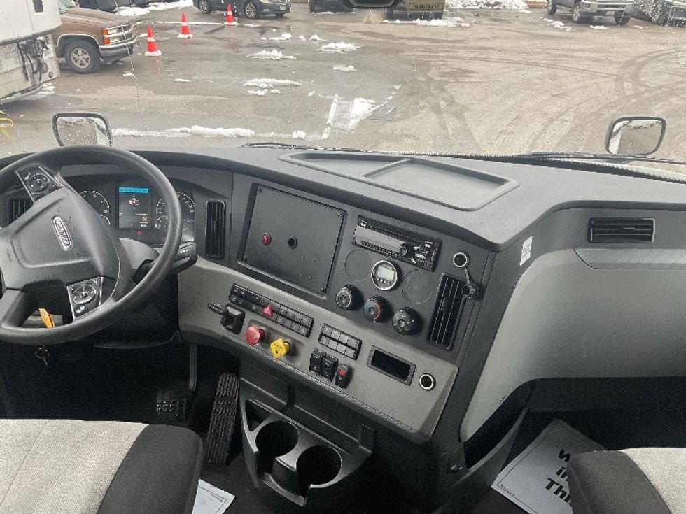 Sleeper Tractor-Heavy Duty Tractors-Freightliner-2019-T11662ST-Moberly-MO-436,510\n\t\tmiles-$ 49,500 - Image 12